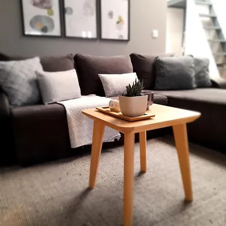 Apt22 Stylish Close Of Center *